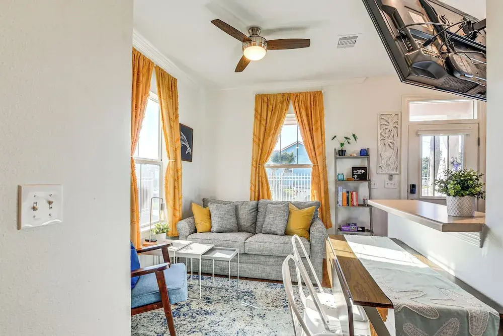 Walk to Beach: Family Home w/ Patio in Galveston