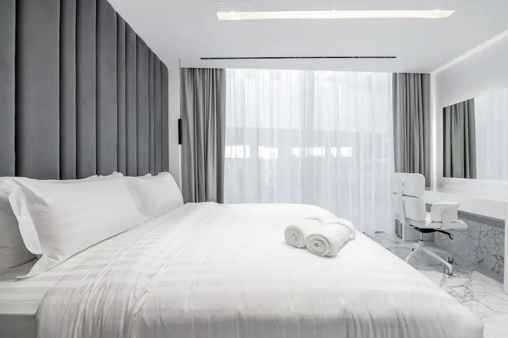 Luxe Dubai Marina 3Flr 4BR w Pool Sauna