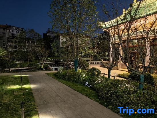 Luojia Hills Hotel