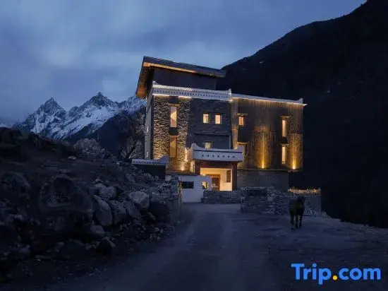 Yanlan Xue Xiu · Snow - domain Secret - land Homestay (Siguniang Mountain Scenic Area Store)