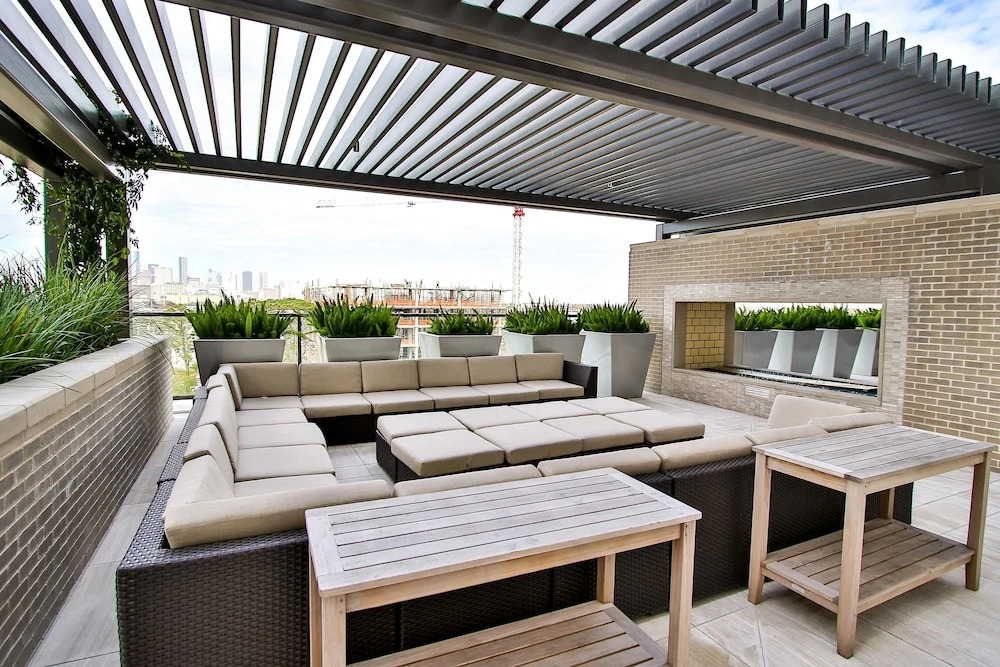 1BR Business Suite w/ Pool Near Downtown