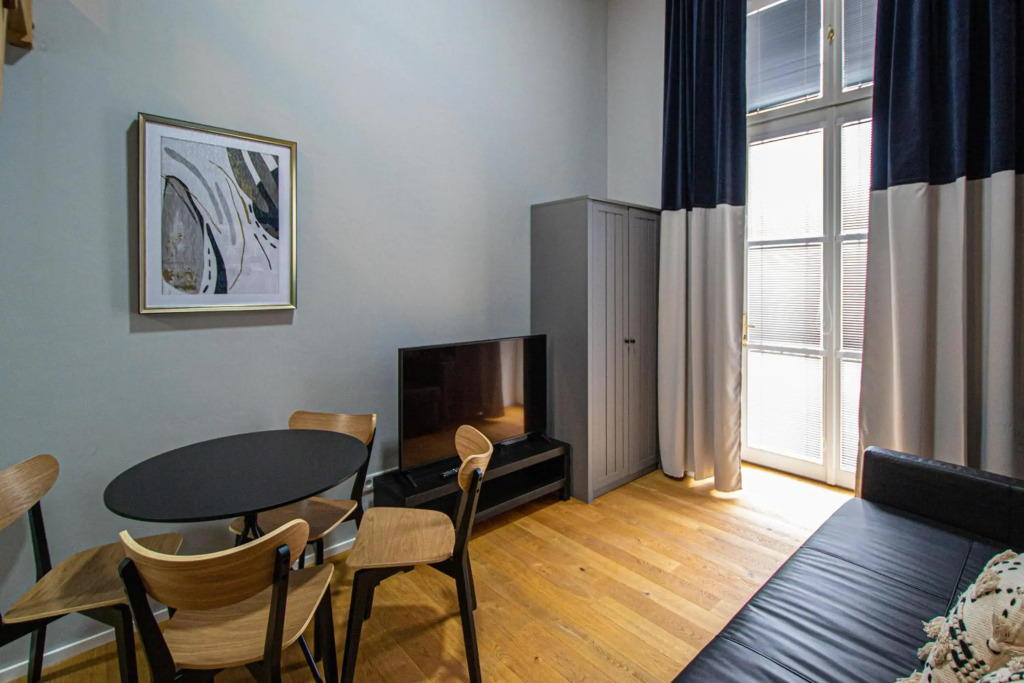 Main train station apartment close to the the Main Square