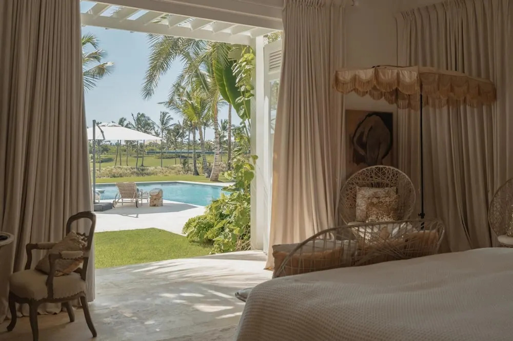 Unique Lake-front 10-bedroom Mansion in Most Luxurious Resort of the Caribbean