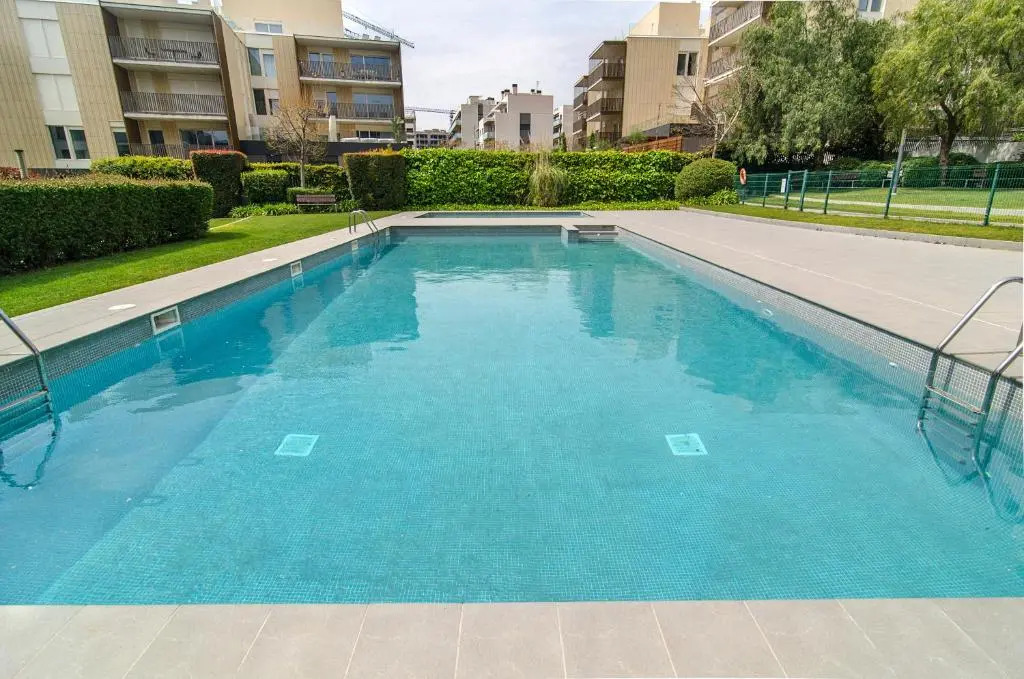 Sitges Spaces Garden Paradise 3 bedroom, 3 bathroom, huge PRIVATE garden-terrace, pool- sleeps up to 8