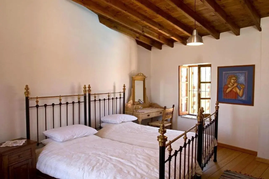 Porfyrios Country House