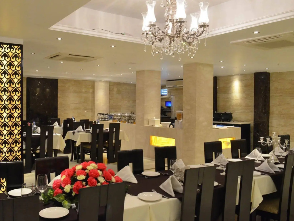 Alaya Stays Hotel Emperor Palms