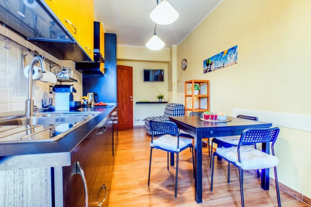 Bright and Colorful Flat in San Lorenzo