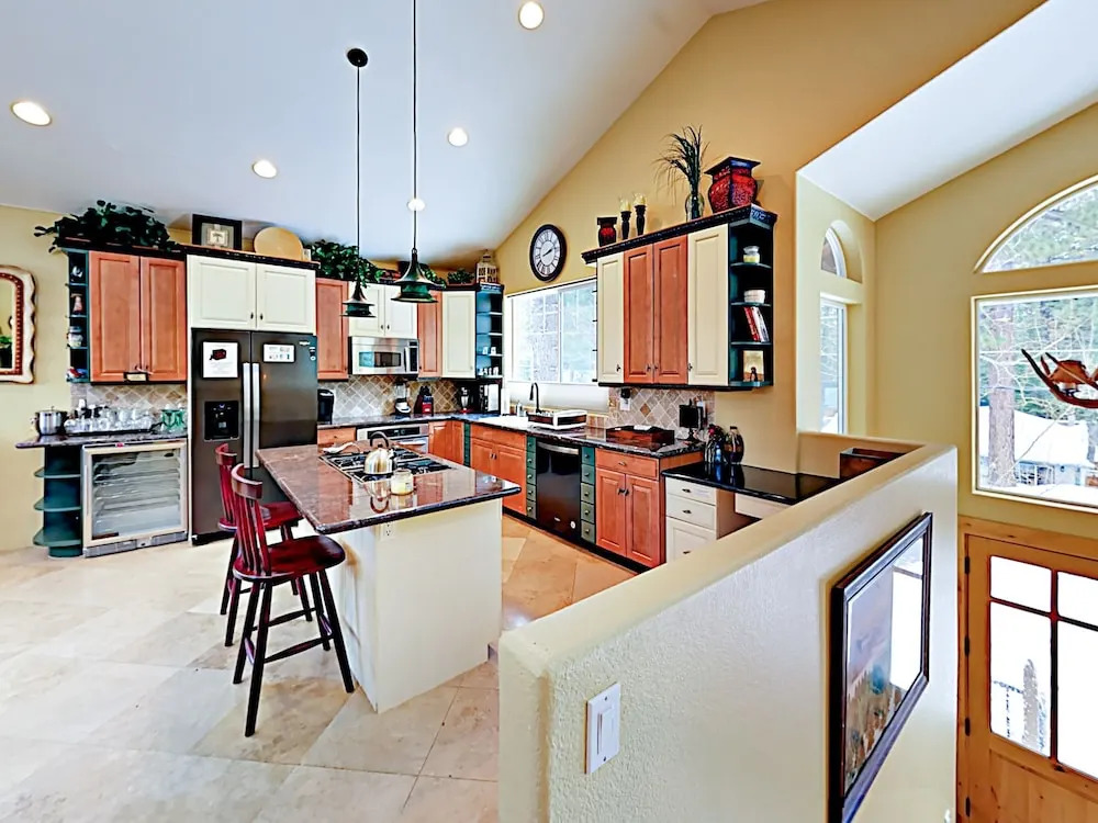 Beautiful Newer - 4 Br Home