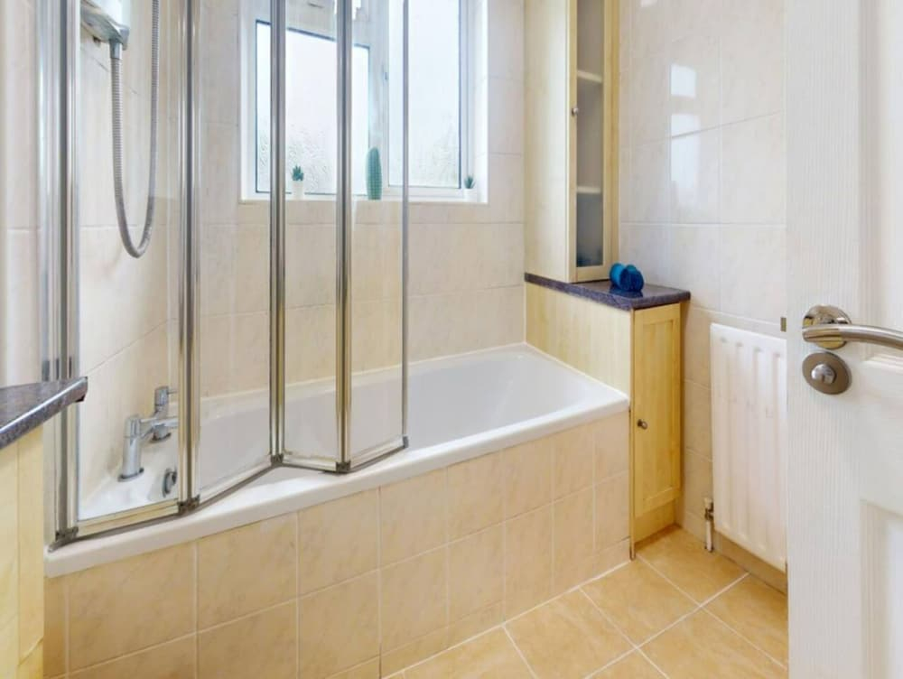 Comfort Stay Slough 3BR Home for Groups Families