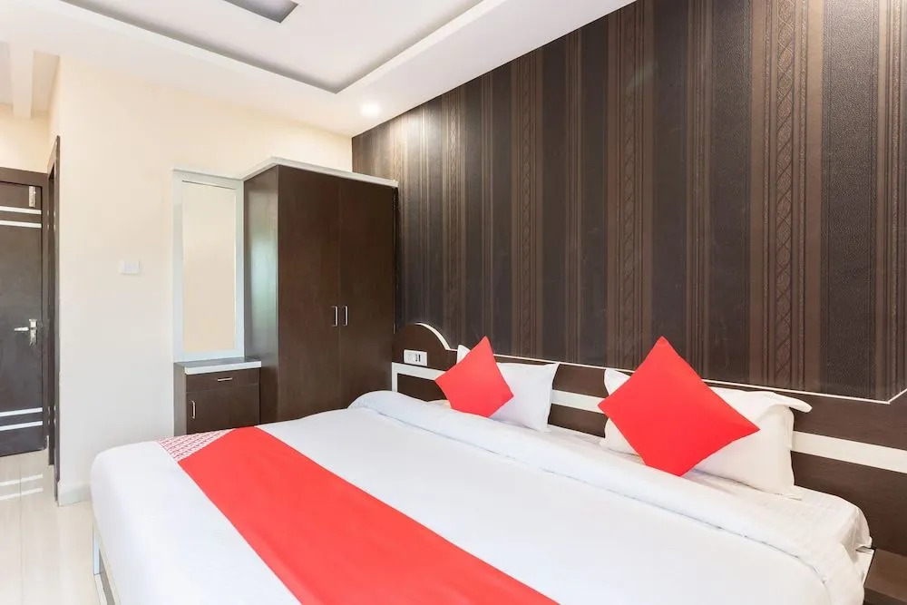 Oyo 29920 Hotel Rk Palace