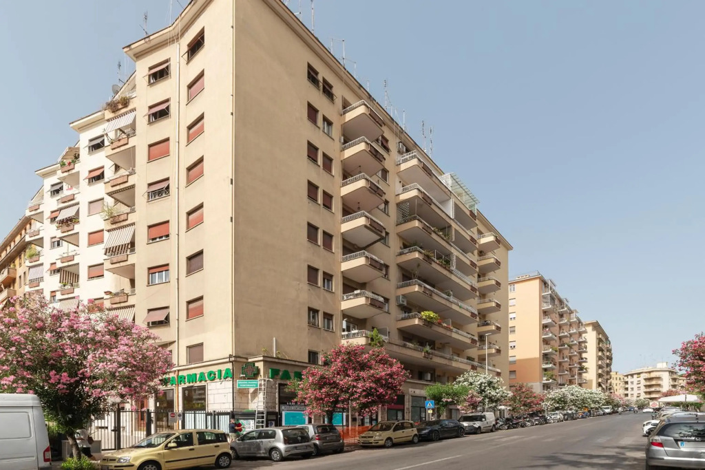 Roomy and Bright Apartment with Terrace