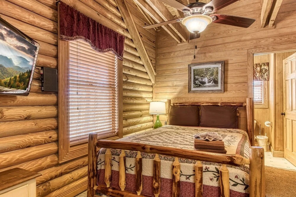 Er20 - Eagles Roost Great Location! - Close To Town! 4 Bedroom Cabin by RedAwning