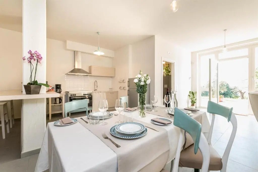 CASA DI EOLO 8&2, Emma Villas
