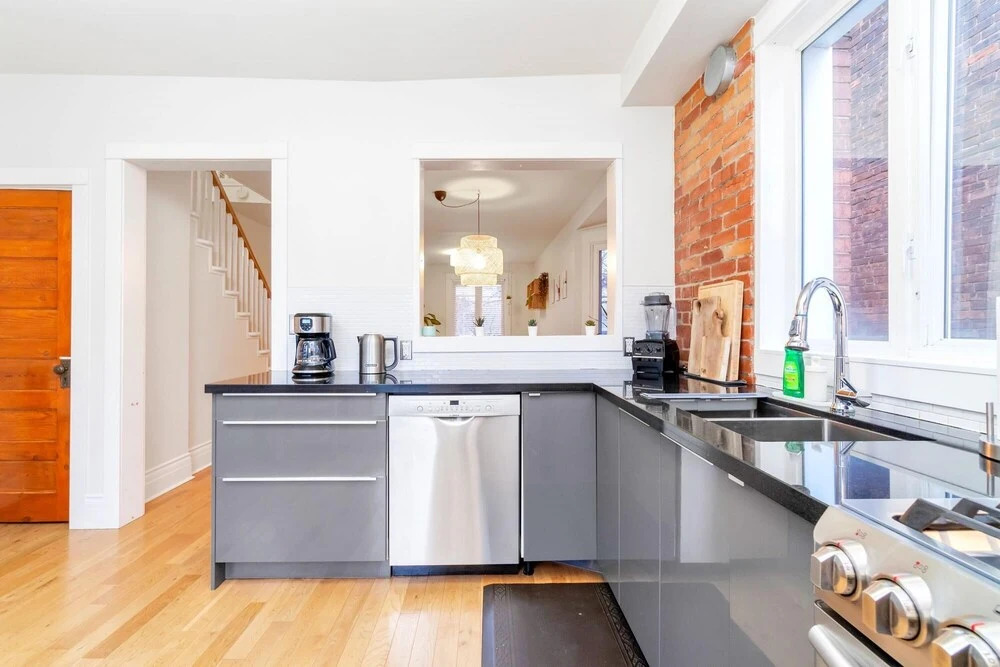 Charming 3BR Home With BBQ Near Downtown Toronto