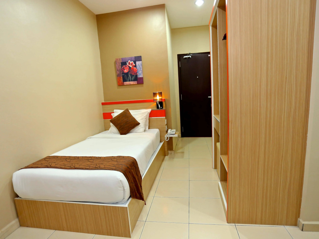 Orange Inn Hotel