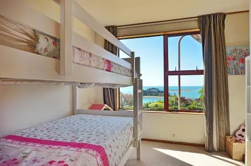 The Cliffs - Nelson Waterfront Home