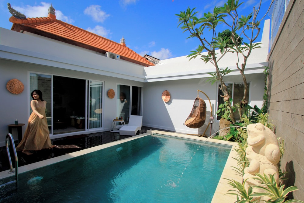 Saka Luxury Villa