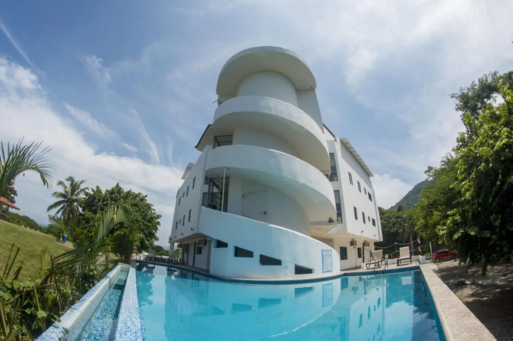 LA LOMA SUITES