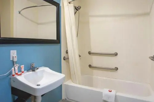 Quality Inn & Suites West Waterpark