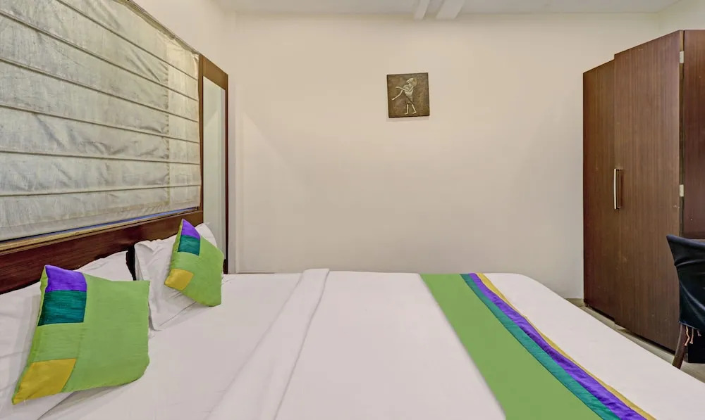 Loharkar Family Hotel L A Rooms