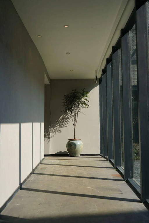 Seclusive Life in Jiangnan •Canal Yard