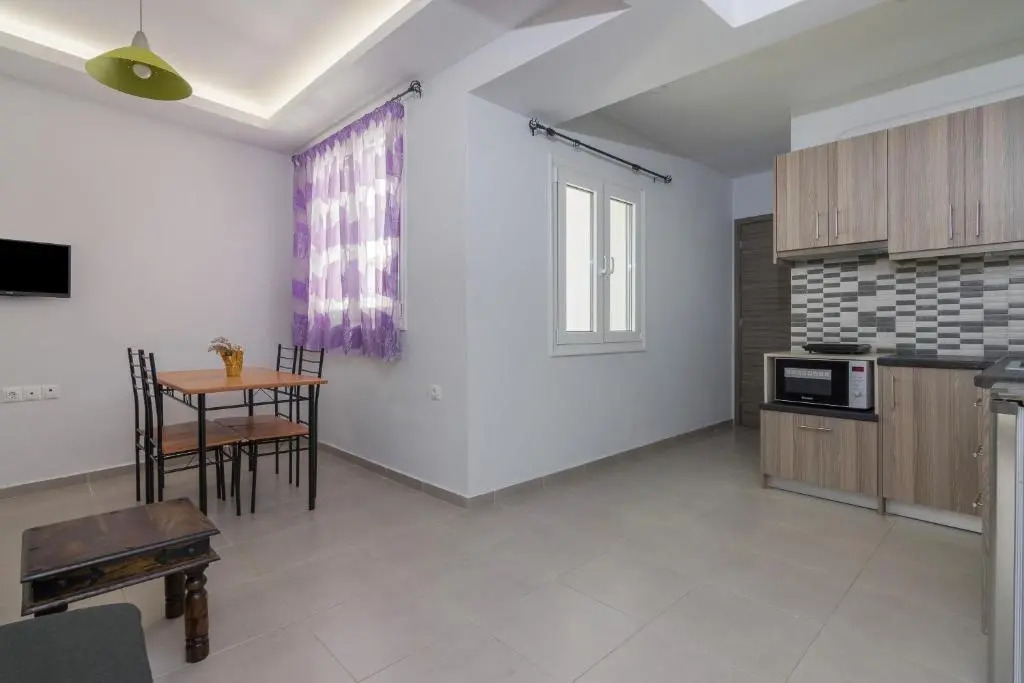 Comfy apartment for 6 people in Heraklion