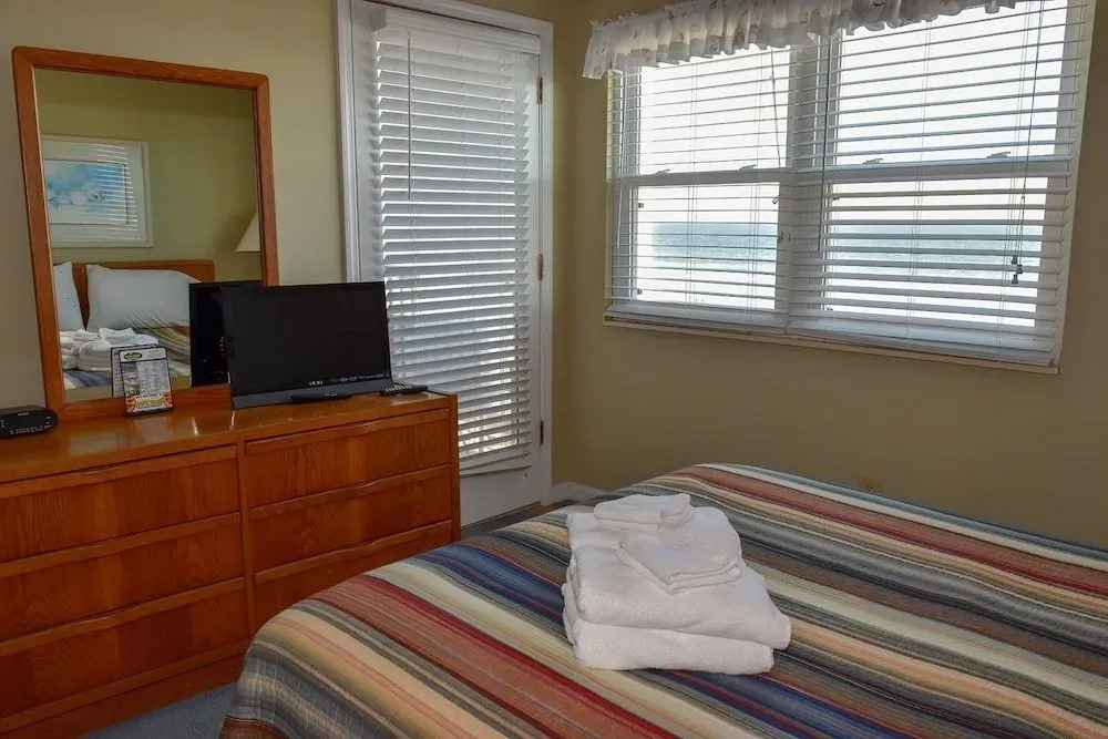 Palmetto Dunes 204 - 2 Br Condo