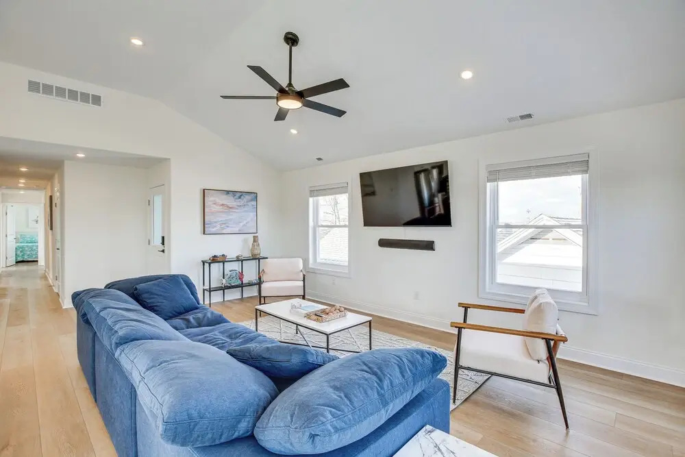 Spacious Wildwood Condo: Walk to Beach!