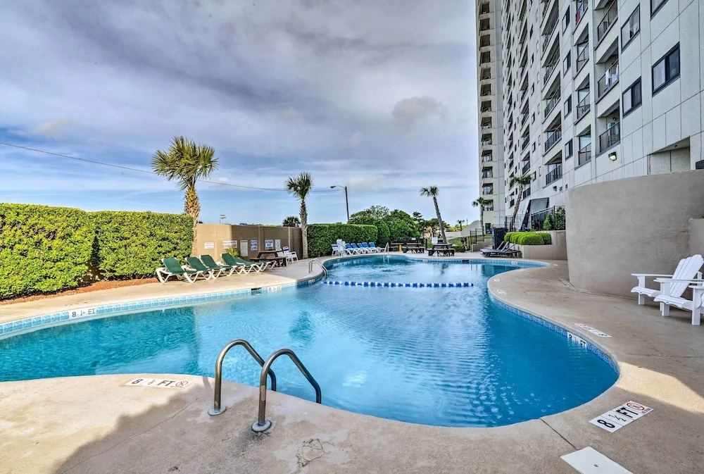 Lovely Resort Studio w/ Balcony & Ocean Views