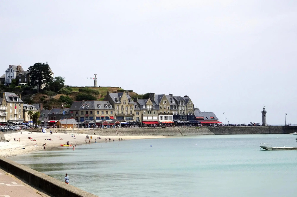 Holiday Home Located in the Middle of the Popular Seaside Resort, Cancale