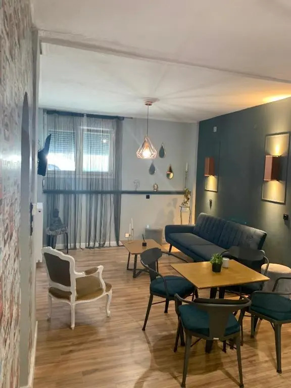 Modern and Spacious Apartment /5min walk to the center