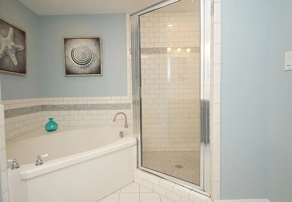 Waterscape C200 - 3 Br condo by RedAwning