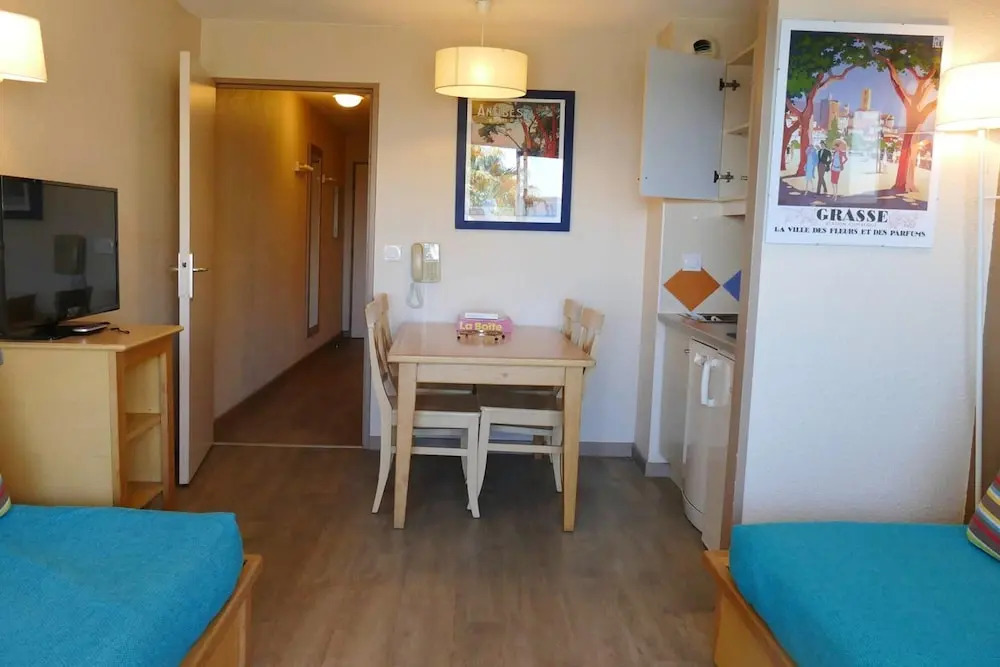 Apartment With one Bedroom in Cannes, With Wonderful sea View, Shared Pool, Furnished Terrace - 50 m From the Beach