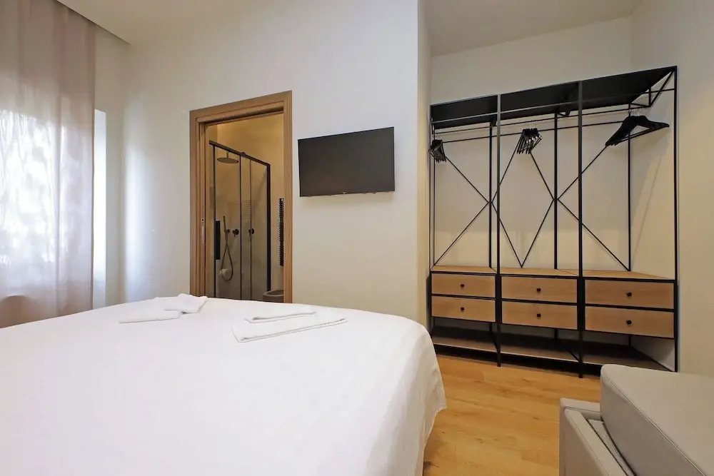 The Place Gallia - New Guesthouse San Giovanni- self check-in -near metro