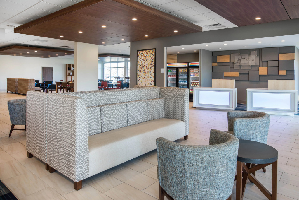 Holiday Inn Express & Suites Ludington by IHG