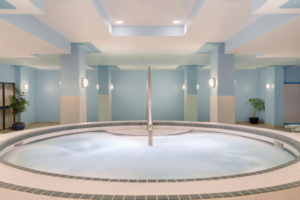 Coast Edmonton Plaza Hotel by APA