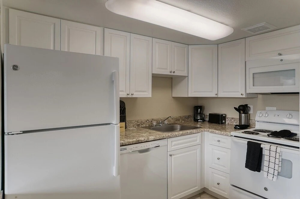130 Fully Furnished, amenities galore! by RedAwning