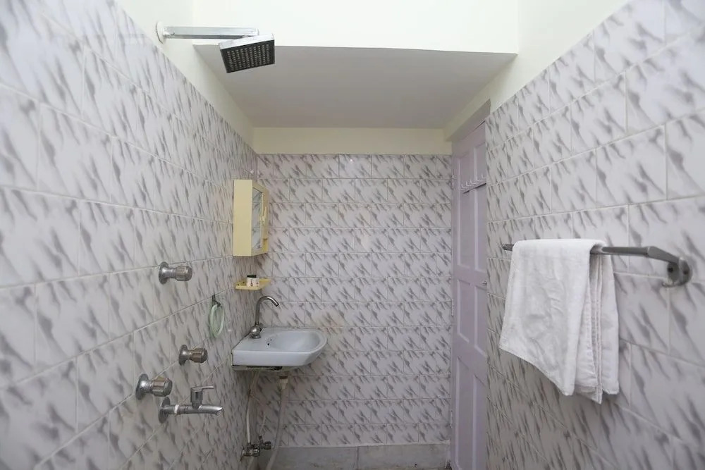Oyo 28019 Surya Guest House