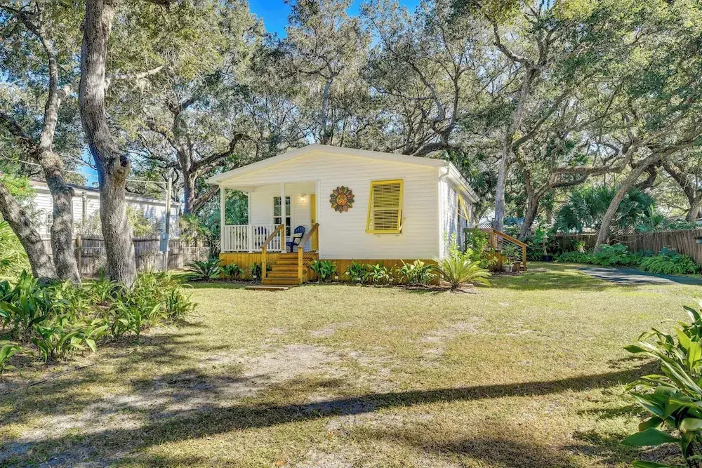 The Hammock Cottage w/ Fire Pit < 1 Mi to Beach!