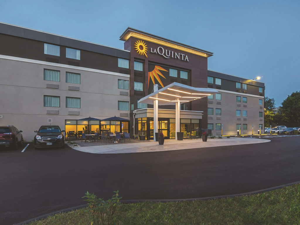 La Quinta Inn & Suites by Wyndham Portland DT Maine Med