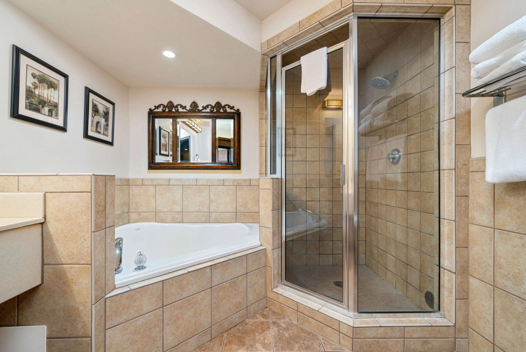 Ramada by Wyndham Sioux Falls Airport - Waterpark Resort & Event Center