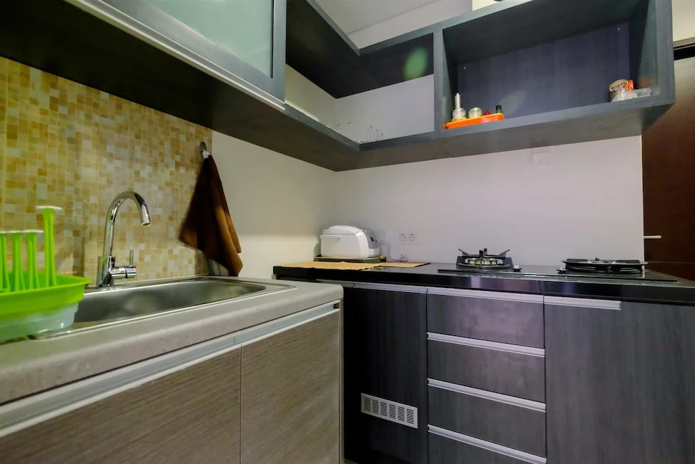 Classy 2BR Casa Domaine Apartment with Maid Room By Travelio