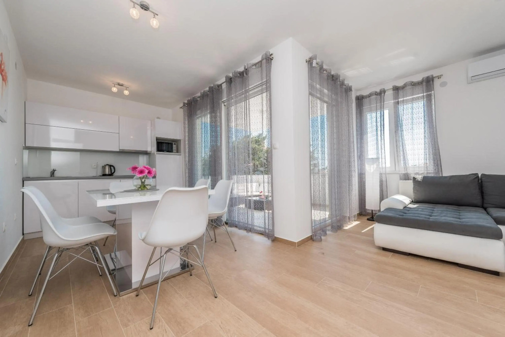Villa Star 4 luxury apartment with a pool