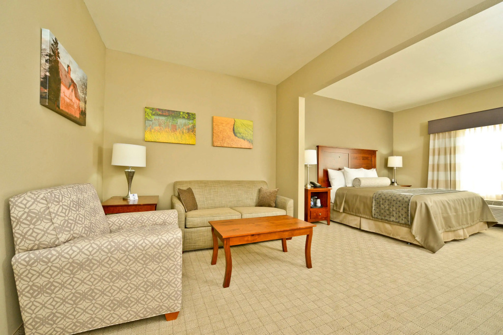 Green Mill Village Hotel & Suites, BW Signature Collection