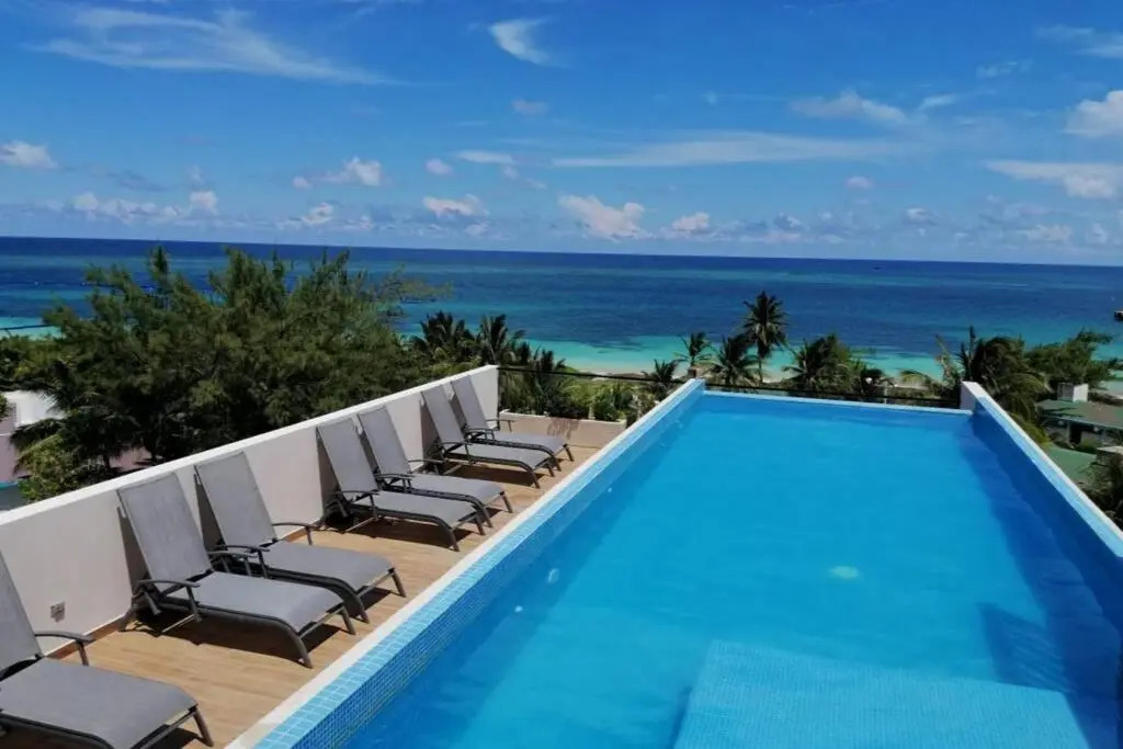 Modern 1 bedroom suite by beach Great location!