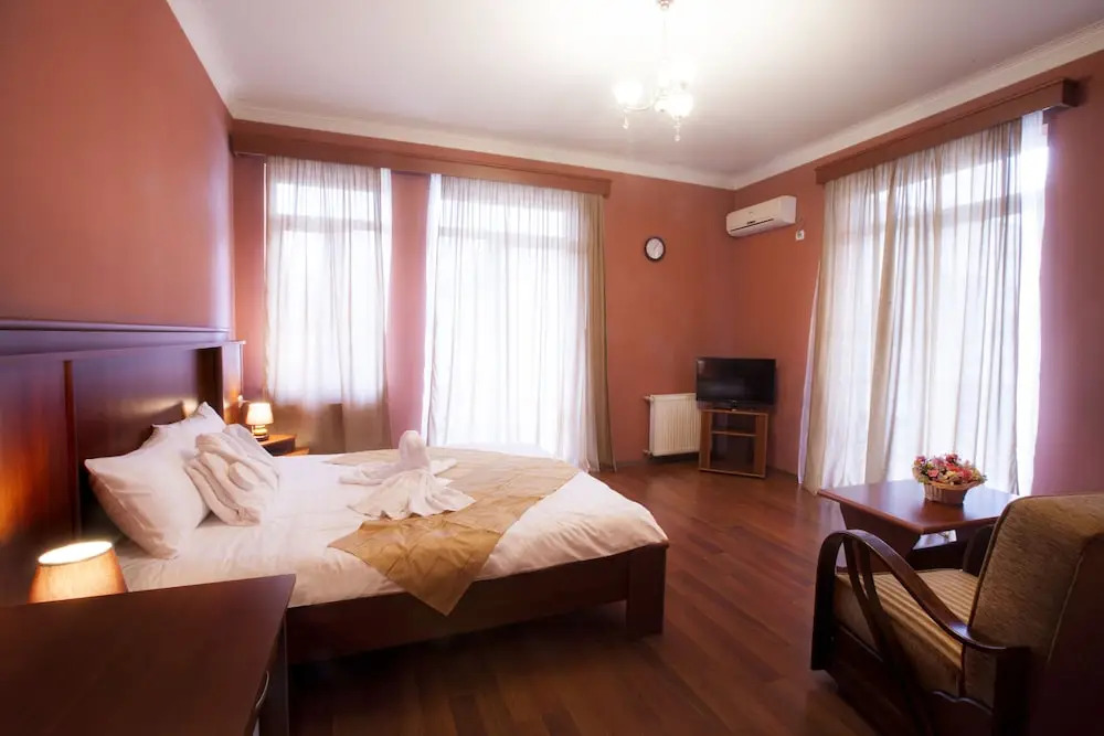 Aristocrat Hotel