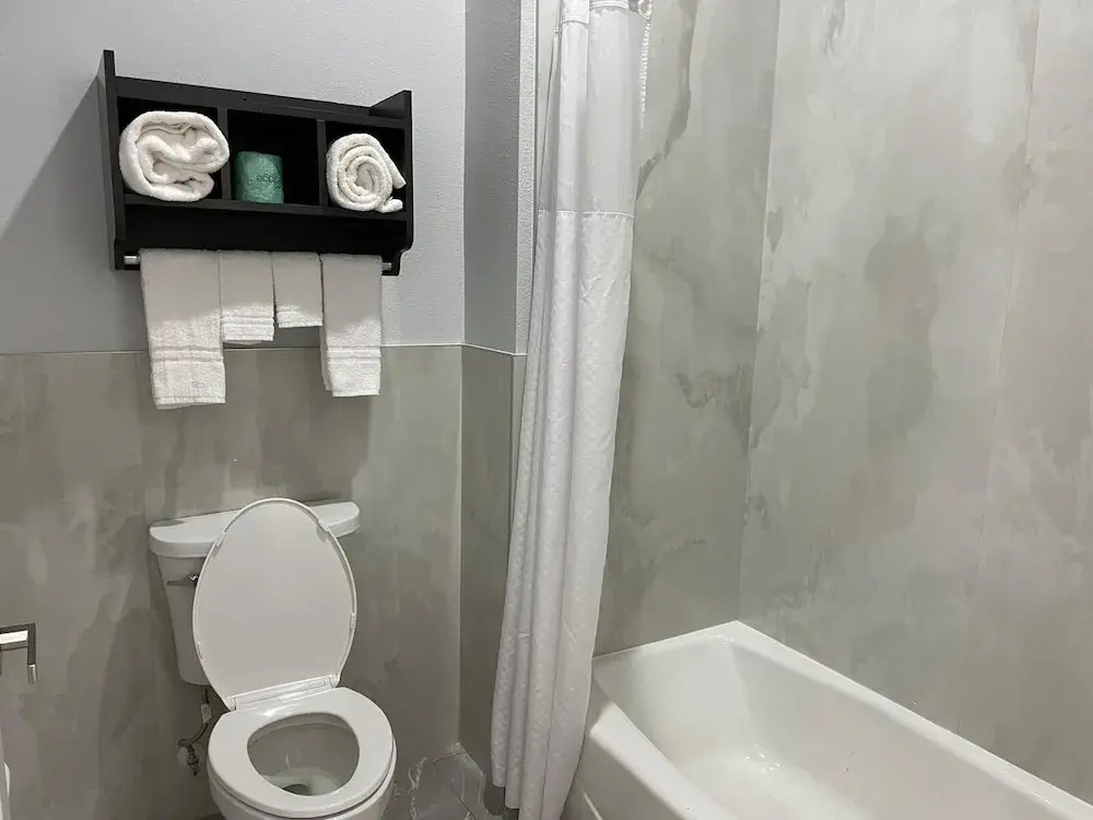 LiV Inn & Suites Houston