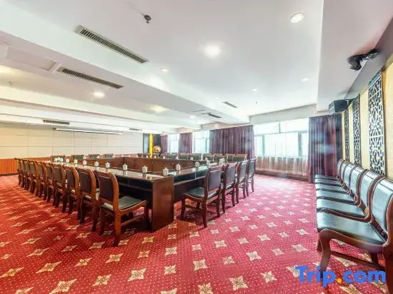 Sun And Moon International  Hotel (Zhenyuan Ancient Town Branch)