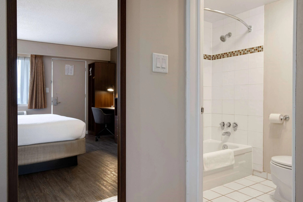 Days Inn by Wyndham Victoria Uptown