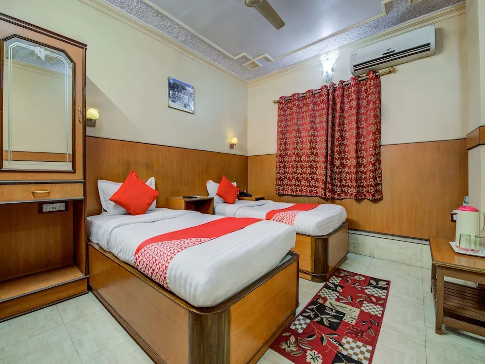 OYO Flagship 7852 Hotel Embassy